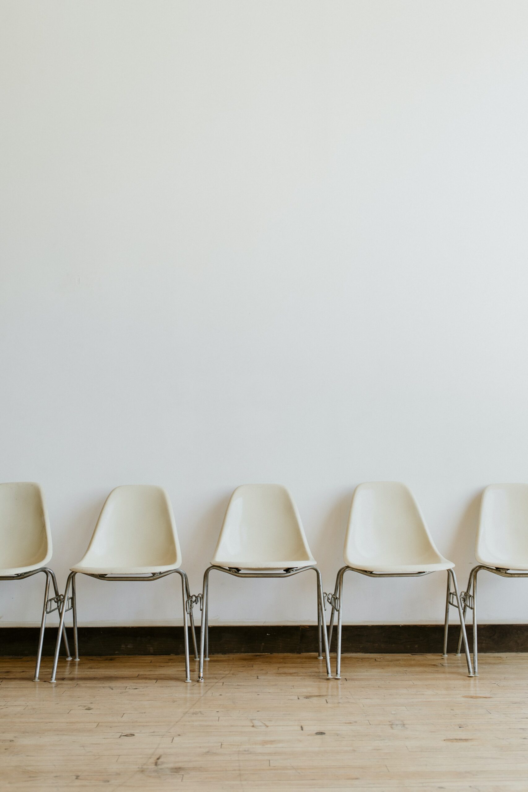 5 empty chairs in a row